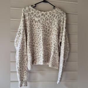Peyton Primrose Women's L Gray & Cream Leopard Print Fuzzy Sweater EUC